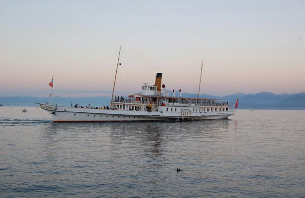 Geneva Grand Tour on a Historic Paddle Steamer