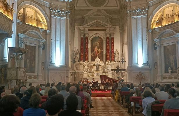 Around Vivaldi: An immersive Experience in the Vivaldi Church