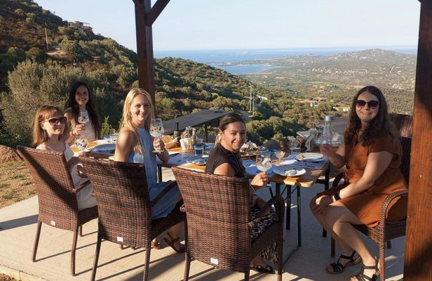 Visit a Myrtle Gin Laboratory with Tasting in Olbia