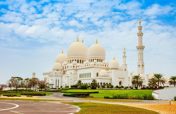 Sheikh Zayed Mosque, Qasr Al Watan Palace and Etihad Towers Day Tour from Abu Dhabi