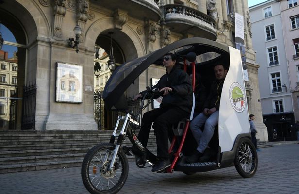 Gourmet treasure hunt around Lyon pedicab tour