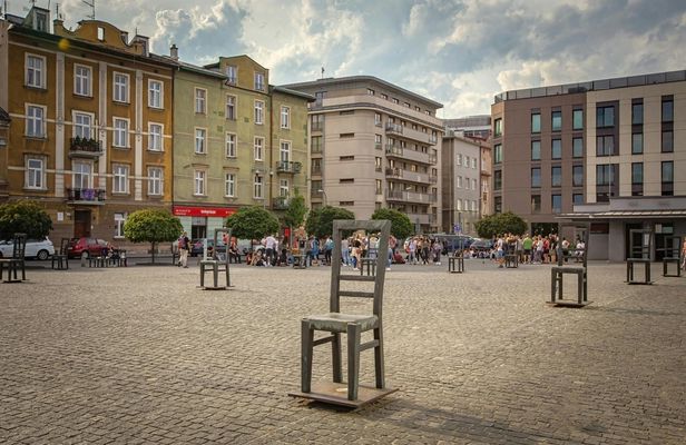 2-Hour World War II Guided Walking Tour in Podgórze