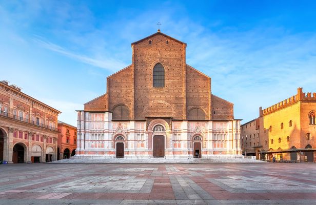 Bologna city centre guided bike tour