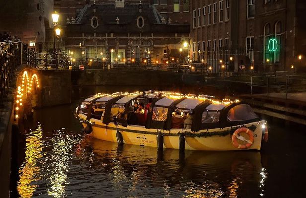 Light Festival Cruise with Open Bar and Mulled Wine in Amsterdam