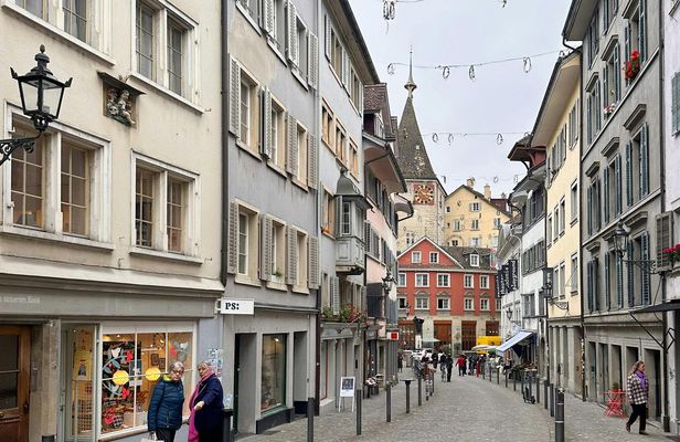 Self-guided city exploration trail in Zurich