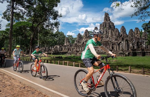 Discover Angkor Wat by bicycle