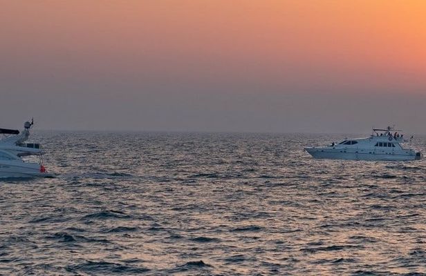 Dubai sunset cruise with bites and drinks