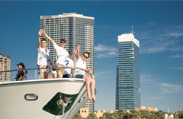Morning yacht tour in Dubai with snacks and drinks