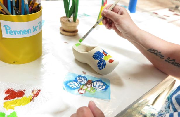 Wooden shoes painting workshop in Volendam