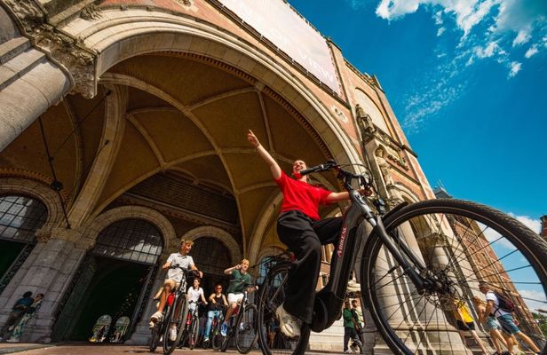 Amsterdam sightseeing tour by e-bike