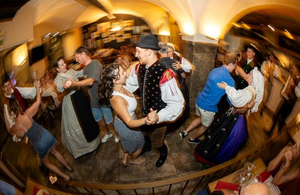 Traditional 2-hour Slovenian dinner and show