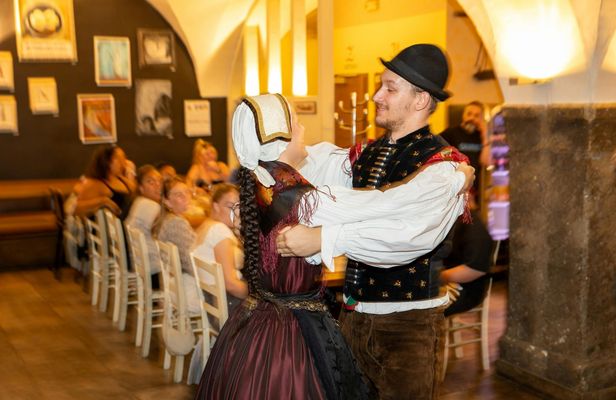 Traditional 2-hour Slovenian dinner and show