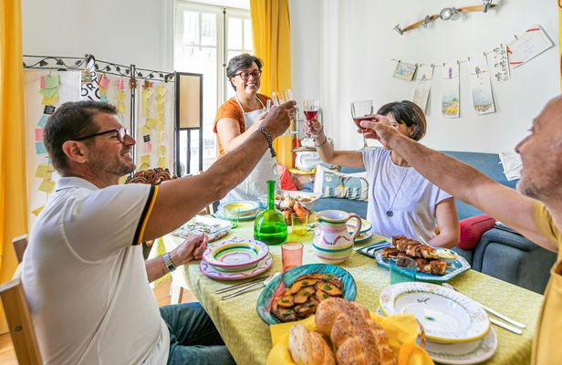 Market visit and cooking class at a Cesarina's home in Bari