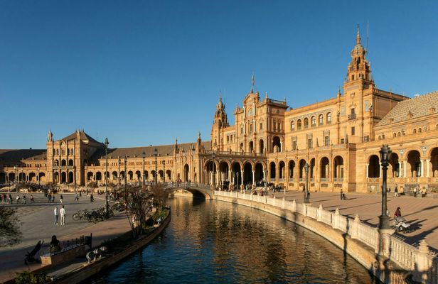 Private walking tour in Seville city center