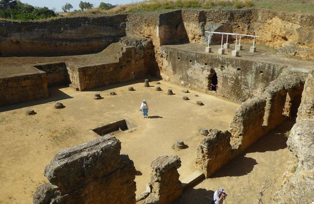 Carmona and Necropolis: guided day tour from Seville