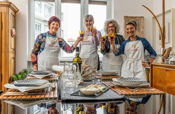 Market visit and cooking class at a Cesarina's home at Como
