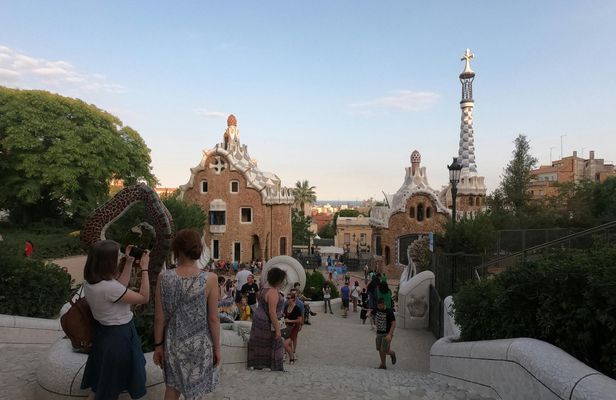 Fast-track access to Park Güell with guided tour
