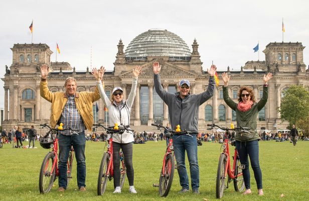 Berlin landmarks guided city bike tour