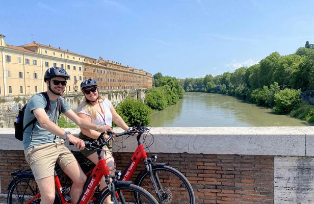 Best of Rome guided city tour by electric bike