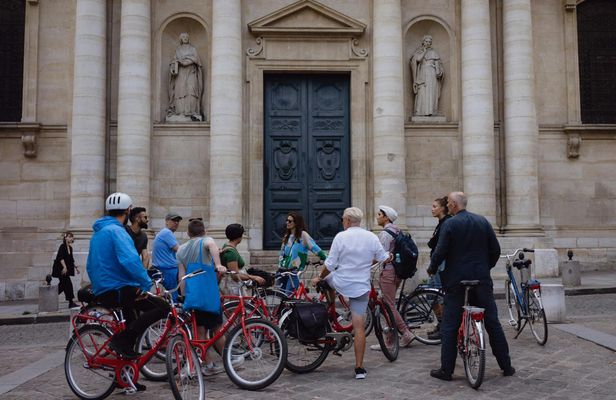 Guided bike tour of secret spots in Paris