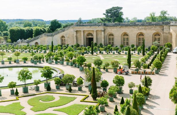 Versailles full-day bike tour with gardens and picnic stop