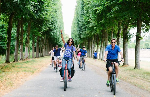 Half-day Versailles bike tour with palace and Hamlet visit