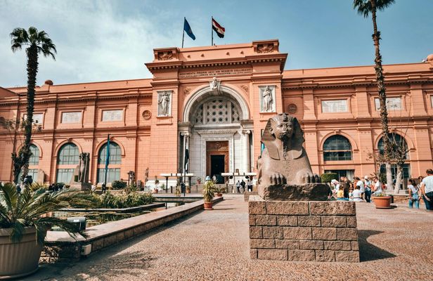 Cairo's Highlights Tour from Luxor with an Egyptologist and Flights