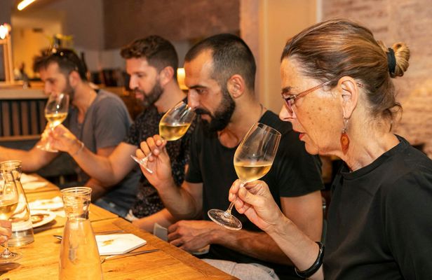 Eixample Bites: Tapas, Food & Wine Tasting Tour in Barcelona