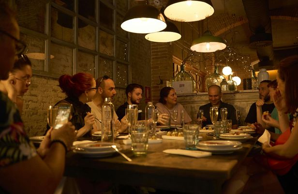 El Born Bites: Local Food and Wine Tasting Tour in Barcelona