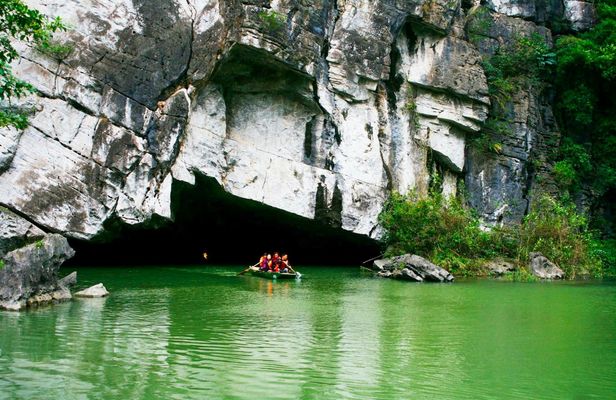 Hoa Lu and Trang An full-day tour from Hanoi