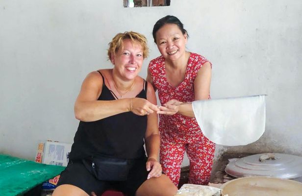 Half-day Kim Bong eco tour by bicycle and bamboo boat ride