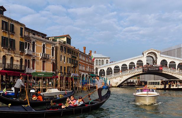 Venice small-group walking tour with St. Mark's Basilica and Gondola Ride