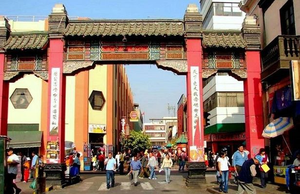 Lima local market, Chinatown and Cordano bar private tour
