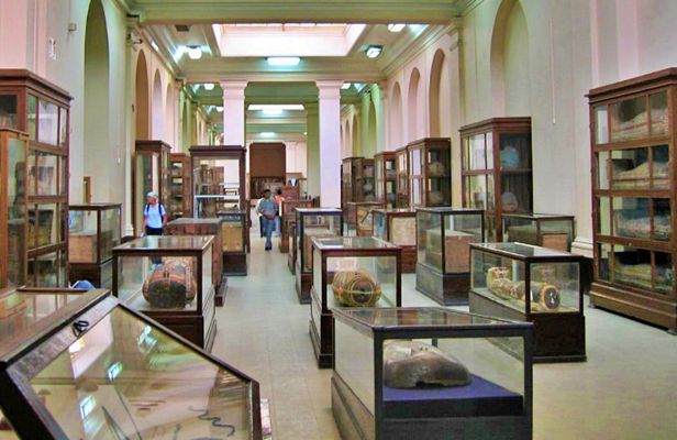 Cairo full-day excursion from Hurghada with an Egyptologist and flights