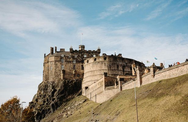 Edinburgh Castle, Royal Mile and Holyrood guided tour