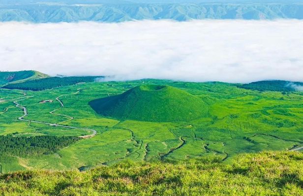 Mount Aso, Kusasenri and Kurokawa Onsen Day Tour from Fukuoka