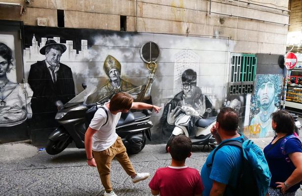 Naples folklore and street art tour in the Spanish Quarters