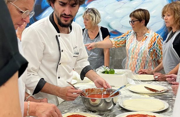 Naples pizza making lesson in traditional restaurant