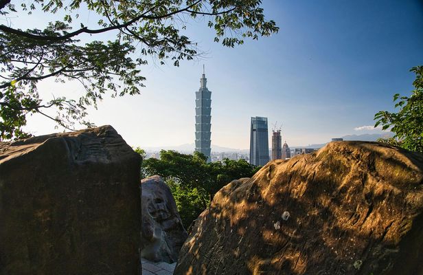 8-hour Customized Taipei City Exploration with Private Car