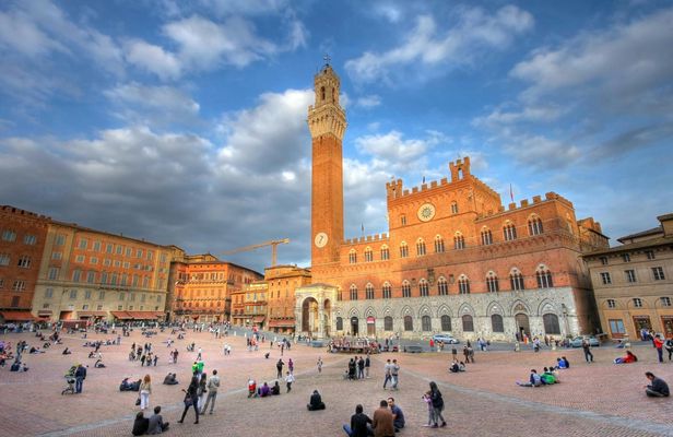 Small-group Siena and San Gimignano Tour with Dinner from Florence