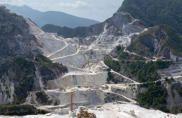 Exclusive Marble Cave Tour Adventure in a 4x4 in Carrara