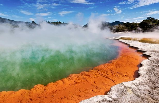 Wai-O-Tapu Geothermal Wonderland and Rotorua Day Tour from Auckland