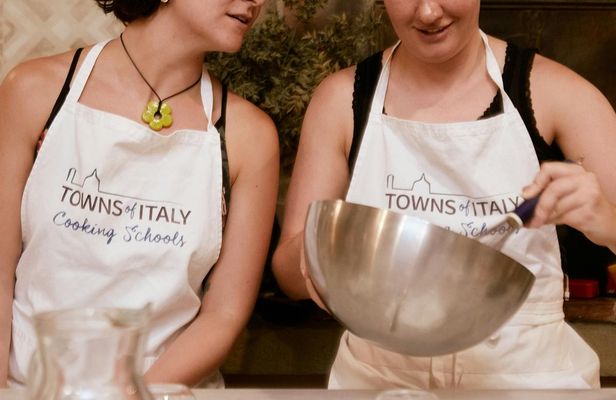 "Wanna be Italiano" cooking class and market tour in Florence