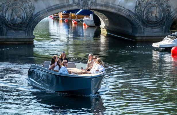 1-hour boat harbour tour in Copenhagen