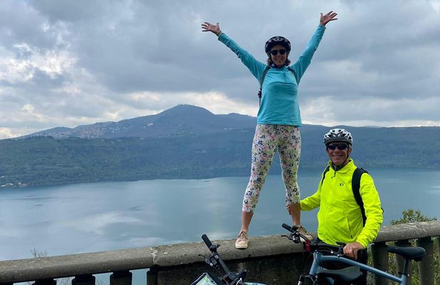 Appia Antica and Castel Gandolfo Guided Ebike Tour
