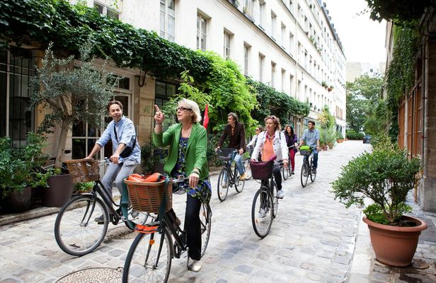 Paris: Guided Bike Tour with Food Tasting