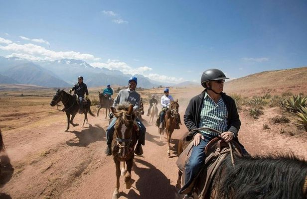 Half-day private tour riding on horseback around Cusco