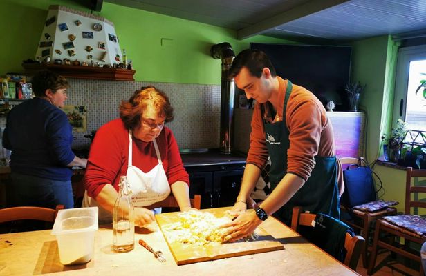 Private Cooking Class with Le Mamme del Borgo with Transfer from Taormina