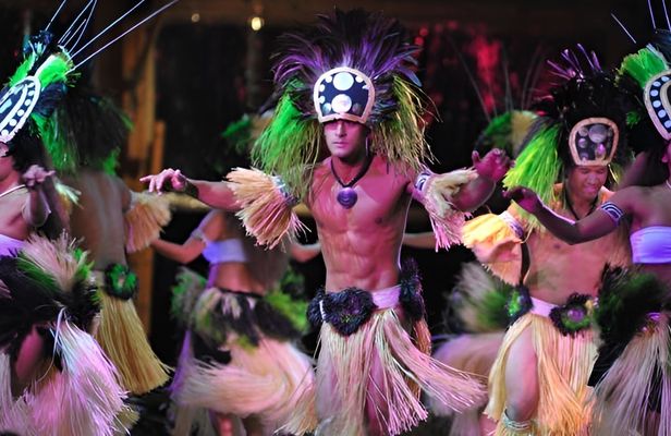 Luau Kalamaku Hawaiian Package in Kauai
