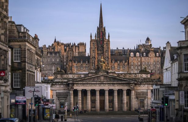 Edinburgh Full-Day Small-Group Walking Tour With Entry to the Castle